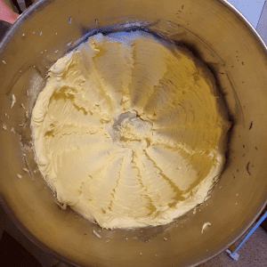 How To Get Perfectly Smooth Buttercream Icing 